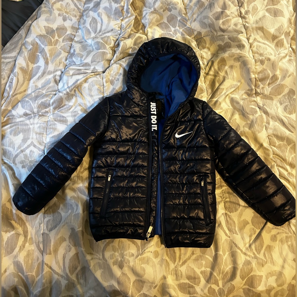 Nike Kids Midweight Water Resistant Fill Jacket in Navy